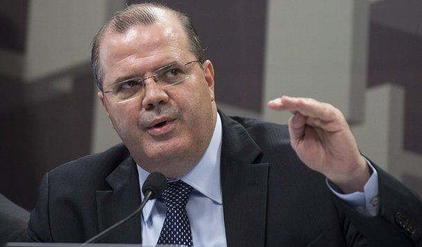 O presidente do Banco Central, Alexandre Tombini,durante audiÃªncia pÃºblica para discutir as diretrizes, implementaÃ§Ã£o e perspectivas futuras da polÃ­tica monetÃ¡ria nacional (Marcelo Camargo/AgÃªncia Brasil)