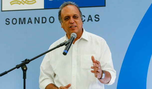 Rio de Janeiro; 19-11-2014; Governador luiz Fernando Pezão na Cerimônia de Entrega de Outorga a Pesquisadores contemplados no edital da FAPERJ: Pensa Rio – Apoio ao Estudo de Temas Relevantes e Estratégicos para o Estado do Rio de Janeiro. fotógrafo:Bruno