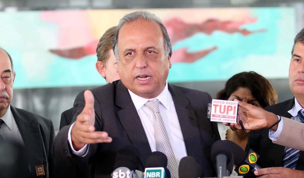 28-01-2015; Brasília; Governador Luiz Fernando Pezão participa de entrevista coletiva à imprensa, após reunião com a presidenta Dilma Rousseff, para discutir medidas contra estiagem; Foto: Carlos Magno/ GERJ
