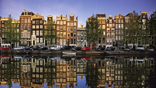 Amsterdam, casario à beira de um canal