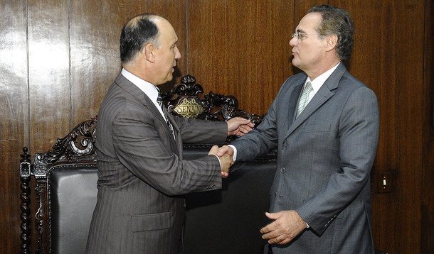 Presidente do Senado Federal, senador Renan Calheiros (PMDB-AL), à direita, recebe o ministro-chefe da Secretaria de Relações Institucionais do Brasil, Gilberto José Spier Vargas.

Foto: Waldemir Barreto/Agência Senado