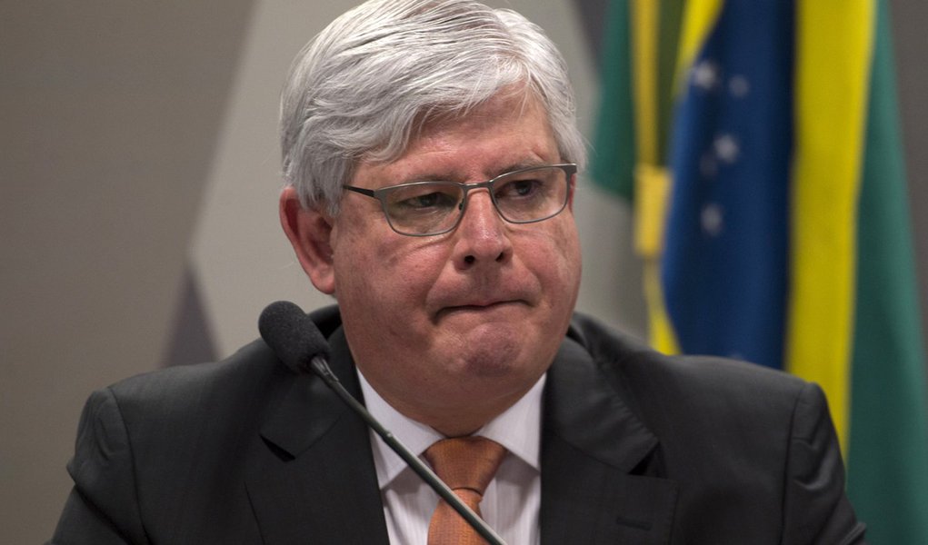 A Comiss�o de Constitui��o e Justi�a do Senado, sabatina Rodrigo Janot Monteiro de Barros, indicado para ser reconduzido ao cargo de procurador-geral da Rep�blica (Marcelo Camargo/Ag�ncia Brasil)