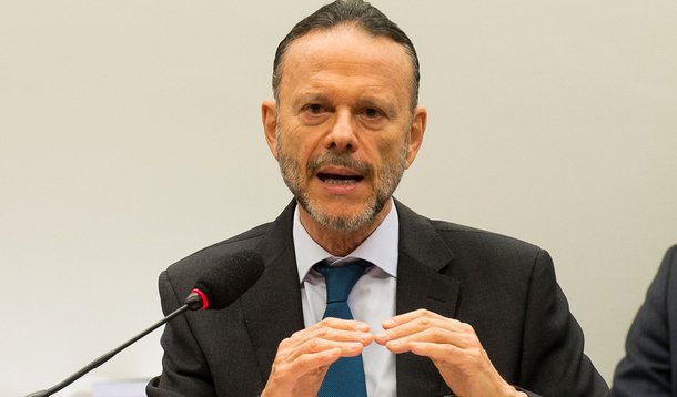 O presidente do BNDES, Luciano Coutinho, presta depoimento na CPI da Petrobrás na Câmara dos Deputados (Marcelo Camargo/Agência Brasil)
