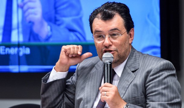 Brasília- DF- Brasil- 15/04/2015- O ministro de Minas e Energia, Eduardo Braga, participa de audiência pública na Câmara para apresentar as prioridades e os programas da pasta (Wilson Dias/Agência Brasil)