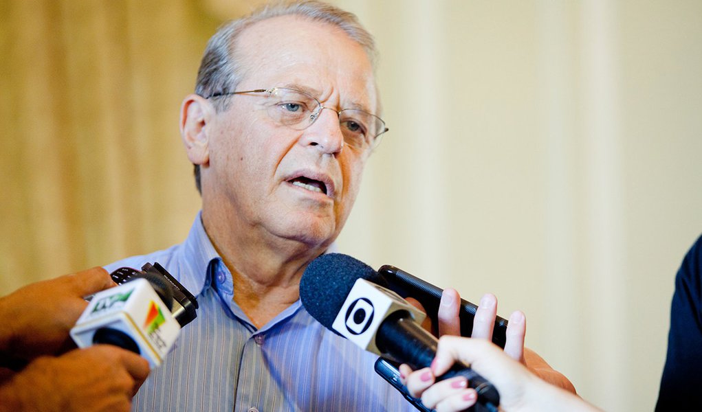 PORTO ALEGRE, RS, BRASIL, 02.02.14: Governador Tarso Genro em coletiva de imprensa sobre a greve do rodoviários de Porto Alegre. Foto: Gustavo Gargioni/Especial Palácio Piratini