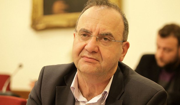 ÁÈÇÍÁ-Óõíåäñßáóç  ç ÅðéôñïðÞ  Äçìïóßùí Åðé÷åéñÞóåùí,  Ôñáðåæþí, Ïñãáíéóìþí ÊïéíÞò Ùöåëåßáò êáé ÖïñÝùí ÊïéíùíéêÞò ÁóöÜëéóçò, ìå èÝìá çìåñÞóéáò äéÜôáîçò:Áêñüáóç áðü ôá ìÝëç ôçò ÅðéôñïðÞò, êáôÜ ôï Üñèñï 49Á ôïõ Êáíïíéóìïý ôçò ÂïõëÞò, ôïõ ê. ÃåñÜóéìïõ Öñáãêéó