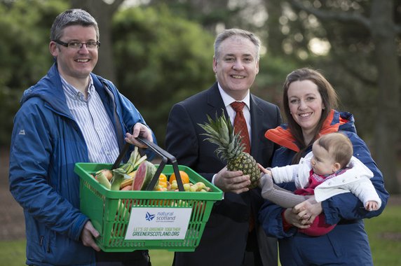04/02/14 ROYAL BOTANIC GARDEN - EDINBURGH To launch the Scottish Government�s Greener Food Waste national campaign.Environment Secretary Richard Lochhead with young family Alastair, Laura Davidson and 7 month old Isobel