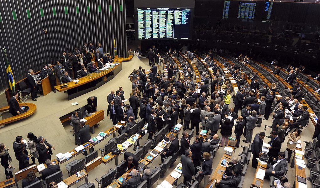 30/06/2015 -Brasília - DF - Brasil - Sessão no plenário da Câmara que discutirá a proposta de redução da Maioridade penal (PEC 171/93). Foto: Gustavo Lima/ Câmara dos Deputados