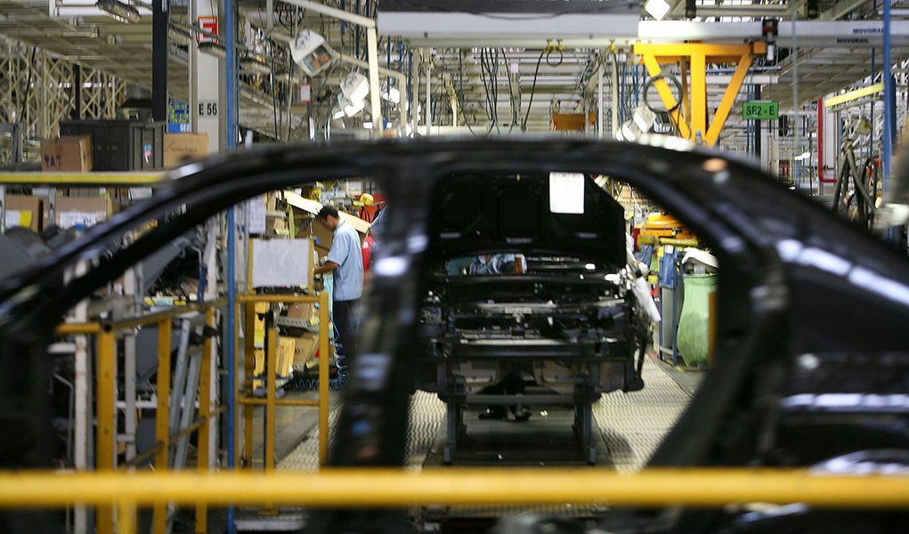 A produção industrial do Paraná cresceu 8,7% em abril, na comparação com o mesmo mês de 2012. Dos quatorze segmentos industriais pesquisados no Paraná, dez registraram alta, com destaque para o crescimento da produção de veículos automotores (23,9%).
Fot