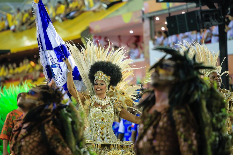 Rio de Janeiro- RJ- Brasil- 17/02/2015 - Carnaval 2015 - Segundo dia dos desfiles das escolas de samba do Grupo Especial do Rio de Janeiro, realizado no Sambódromo da Sapucaí. Na foto, escola de samba Beija-Flor. 17/02/2015- Rio de Janeiro, BRAZIL – CARNI