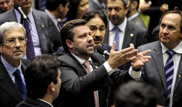 Brasília- DF- Brasil- 14/04/2015- Plenário da Câmara dos Deputados- Ordem do Dia votação da - PL 4330/2004 - que dispõe sobre o contrato de prestação de serviço a terceirizados. Dep. Carlos Sampaio (PSDB-SP). Foto: Gustavo Lima / Câmara dos Deputados