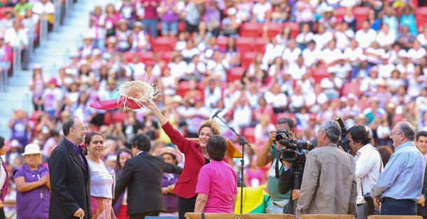 Brasília- DF 12-08-2015 Foto Lula Marques/Agência PT Presidenta, Dilma participa do encerramento da 5ª marcha das margaridas. Margaridas no estádio nacional de Brasília.