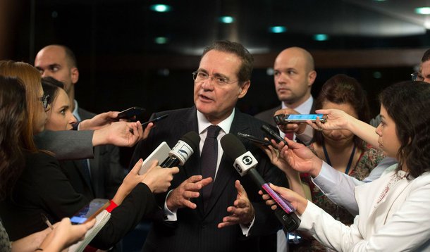 O presidente do Senado, Renan Calheiros, durante entrevista no Congresso Nacional (Marcelo Camargo/Ag�ncia Brasil)