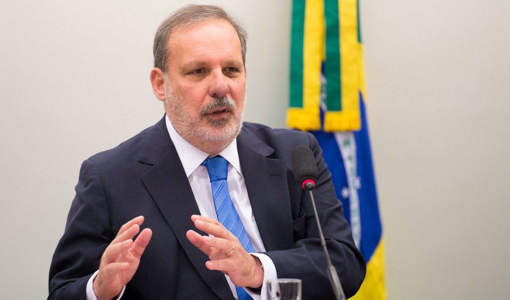 O ministro Armando Monteiro Neto participa de  audiÃªncia pÃºblica conjunta das comissÃµes de Desenvolvimento EconÃ´mico, IndÃºstria e ComÃ©rcio; e de RelaÃ§Ãµes Exteriores e Defesa Nacional (Marcelo Camargo/AgÃªncia Brasil)