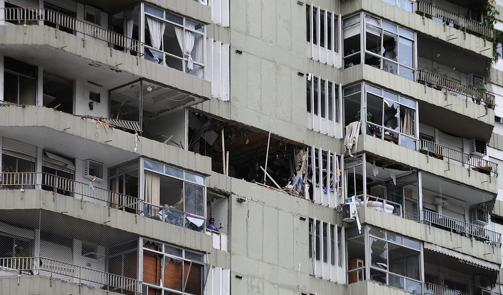 EdifÃ­cio Canoas, de 19 andares, em SÃ£o Conrado, na zona sul do Rio, onde ocorreu uma explosÃ£o, pouco antes das 6h. A explosÃ£o ocorreu no apartamento 1.001, no dÃ©cimo andar (Fernando FrazÃ£o/AgÃªncia Brasil)