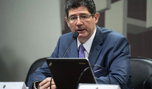 31/03/2015- Brasília- DF, Brasil-  A Comissão de Assuntos Econômicos realiza audiência pública com o ministro Joaquim Levy, para discutir o ajuste fiscal e o indexador de correção da dívida dos estados e municípios.