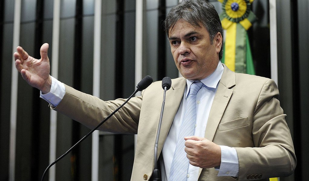 Senador Cássio Cunha Lima (PSDB-PB) critica tentativa do governo de adiar a votação do projeto que facilita o pagamento das dívidas de estados e municípios com a União (PLC 99/13)