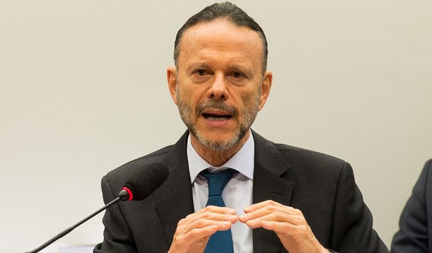 O presidente do BNDES, Luciano Coutinho, presta depoimento na CPI da PetrobrÃ¡s na CÃ¢mara dos Deputados (Marcelo Camargo/AgÃªncia Brasil)