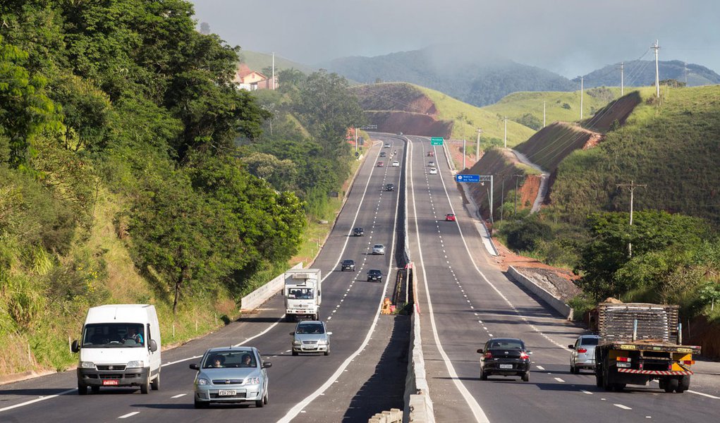 O governador de São Paulo, Geraldo Alckmin entrega a Duplicação da Rodovia dos Tamoios, Trecho Planalto e Assina Projeto de Lei para Criação da Agência de Desenvolvimento Metropolitano do Vale do Paraíba e Litoral Norte na Cidade de Paraibuna, São Paulo.
