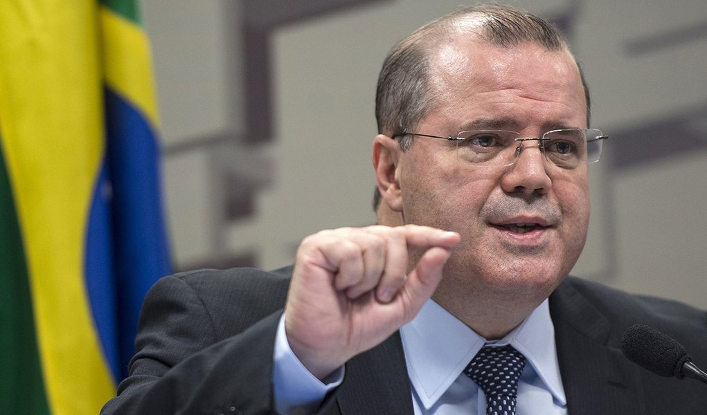 O presidente do Banco Central, Alexandre Tombini,durante audiência pública para discutir as diretrizes, implementação e perspectivas futuras da política monetária nacional (Marcelo Camargo/Agência Brasil)