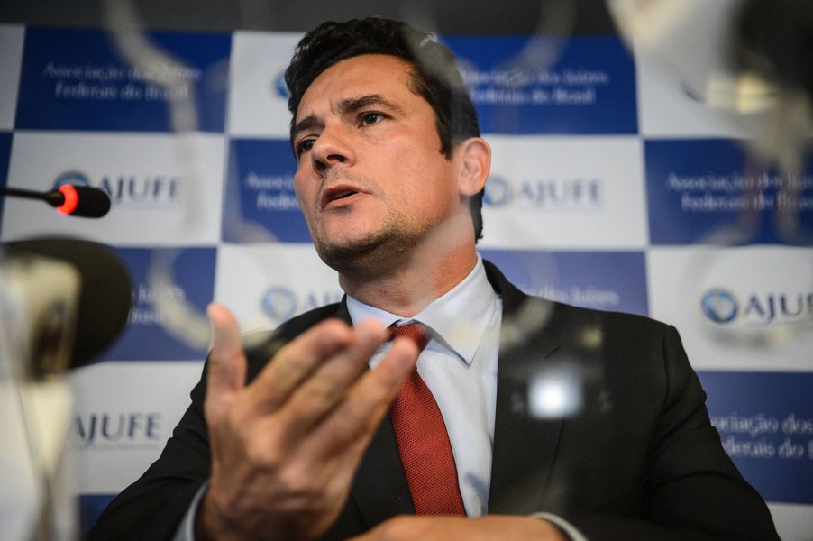 Brasília- DF- Brasil- 07/04/2015-  O juiz federal Sérgio Moro participa de apresentação de um conjunto de medidas contra a impunidade e pela efetividade da Justiça, na sede Associação dos Juízes Federais do Brasil (Fabio Rodrigues Pozzebom/Agência Brasil)