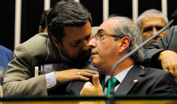 Presidente da C�mara dos Deputados, Eduardo Cunha, durante sess�o extraordin�ria para tentar concluir a vota��o da reforma pol�tica, em primeiro turno (Antonio Cruz/Ag�ncia Brasil)