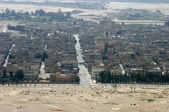 Vista geral da cidade de Palmyra, na Síria. 13/06/2009 REUTERS/Gustau Nacarino