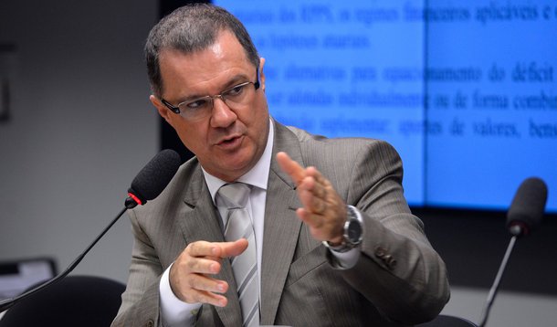 Ministro da PrevidÃªncia Social, Carlos Eduardo Gabas, fala na ComissÃ£o de FiscalizaÃ§Ã£o Financeira e Controle sobre Fundos PrevidenciÃ rios Estaduais (Wilson Dias/AgÃªncia Brasil)