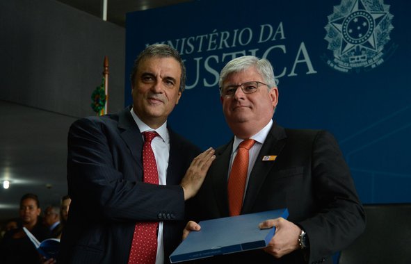 Ministro da Justiça, José Eduardo Cardozo, e o Procurador Geral da República, Rodrigo Janot durante solenidade comemorativa dos 10 anos da reforma do Judiciário (José Cruz/Agência Brasil)