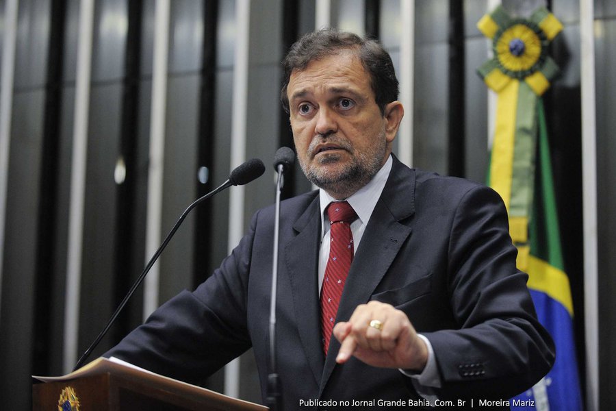 Em discurso na tribuna do Senado, senador Walter Pinheiro (PT-BA)