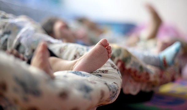 Brasília (DF) - Bebês acolhidos pelo Lar da Criança Padre Cícero, instituição que cuida mais de 20 crianças e adolescentes. Poucos estão habilitados para adoção