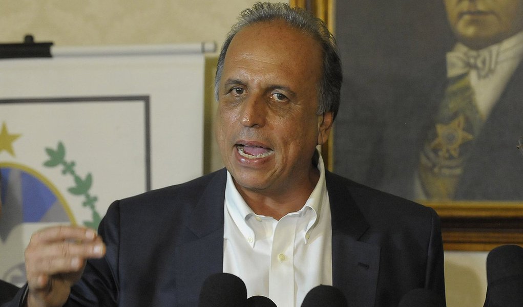 Rio de Janeiro - Governador Luiz Fernando Pezão e o secretário de Atenção à Saúde do MS, Alberto Beltrame, anunciam situação de emergência e repasse de verbas para conter a crise no setor (Fernando Frazão/Agência Brasil)