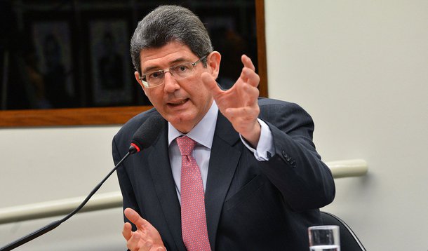 O ministro da Fazenda, Joaquim Levy, participa da audiência na Comissão de Defesa do Consumidor da Câmara para discutir a Operação Zelotes, da Polícia Federal (José Cruz/Agência Brasil)