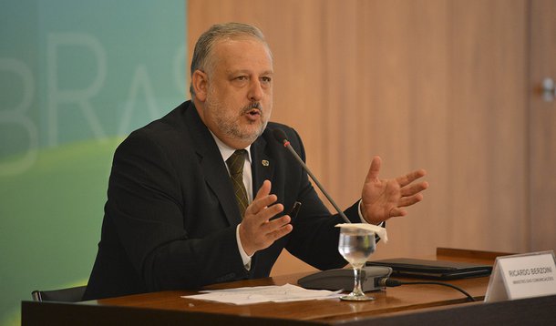 O ministro das Comunicações, Ricardo Berzoini,concede entrevista após reunião de coordenação política (José Cruz/Agência Brasil)