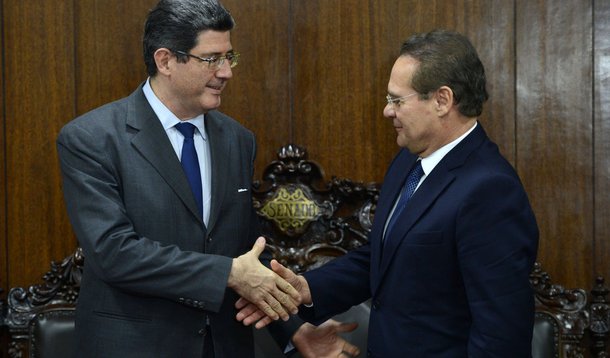 30/03/2015 - Presidente do Senado, Renan Calheiros, recebe em audiência o ministro da Fazenda, Joaquim Levy (Fabio Rodrigues Pozzebom/Agência Brasil)