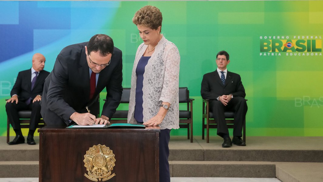 Brasília - DF, 21/12/2015. Presidenta Dilma Rousseff durante Cerimônia de posse do ministro da Fazenda, Nelson Barbosa, e do ministro do Planejamento, Orçamento e Gestão, Valdir Simão no Palácio do Planalto. Foto: Roberto Stuckert Filho/PR