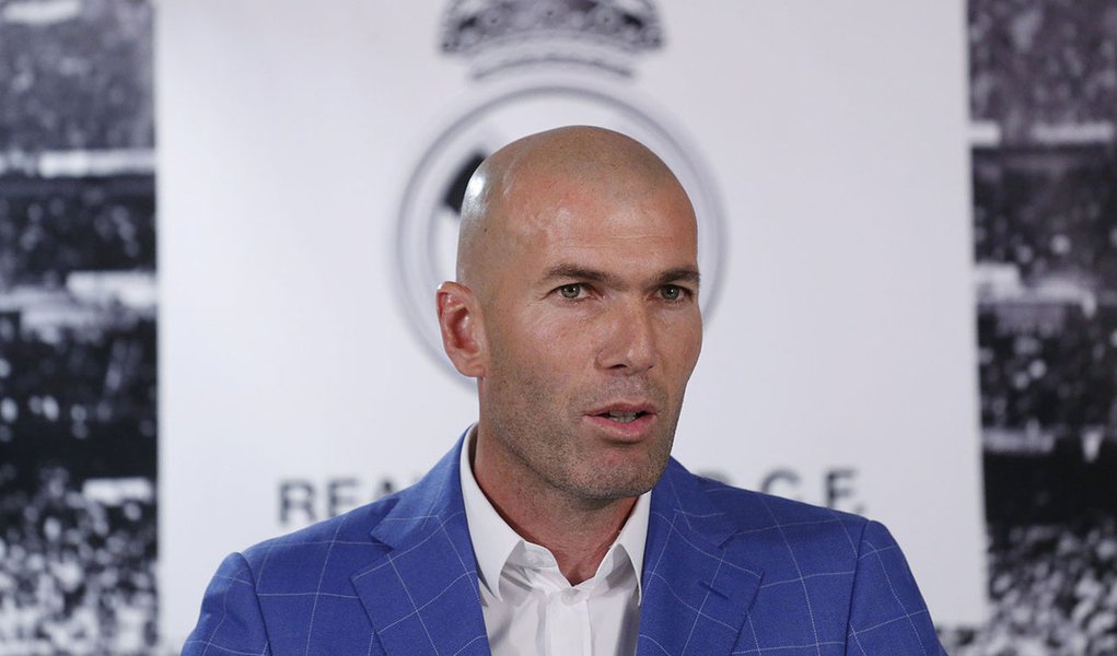 Zidane, novo tÃ©cnico do Real Madrid, durante coletva no Santiago Bernabeu 4/1/2016 REUTERS/Juan Medina