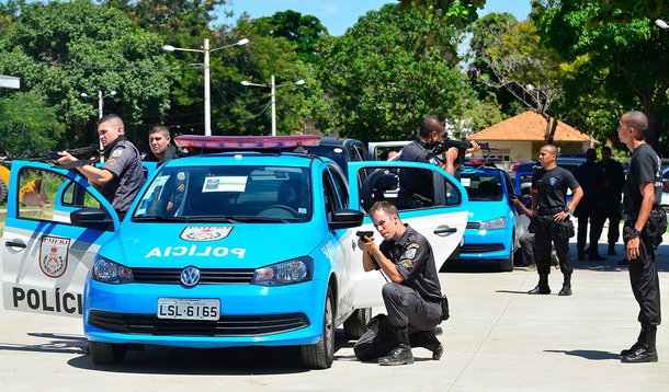 Rio de Janeiro- RJ- Brasil- 03/03/2015- Policiais da Unidade de Polícia Pacificadora (UPP) São João estão participaram do treinamento de técnicas de abordagem, patrulha, autoproteção, armamento e primeiros socorros (Tânia Rêgo/Agência Brasil)