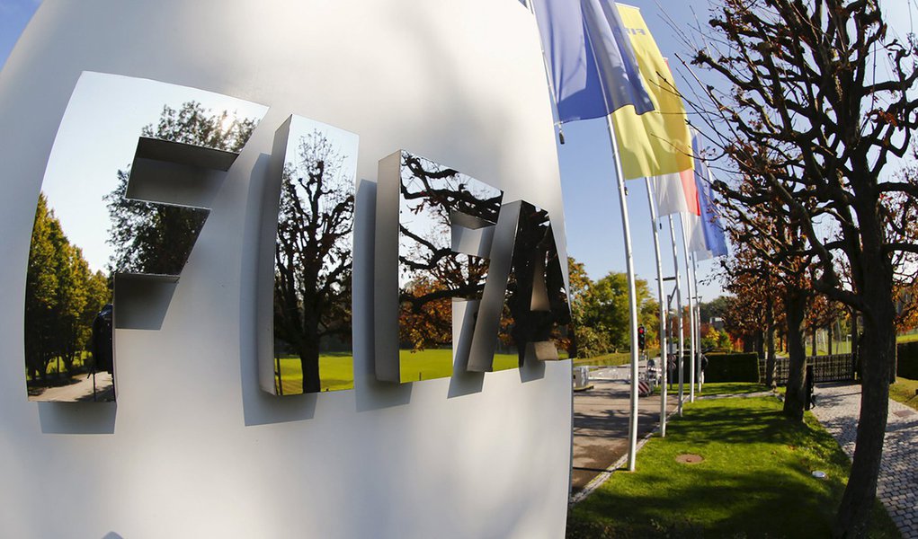 Logo da Fifa na sede da entidade, em Zurique. 03/10/2015 REUTERS/Arnd Wiegmann