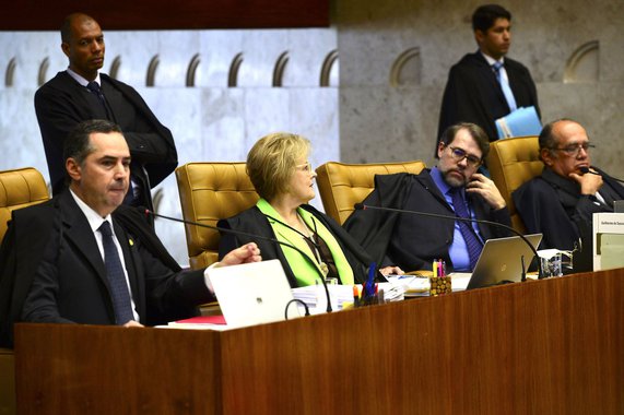 Brasília - O STF retomou a sessão de julgamento sobre a validade das normas que regulamentam o processo de impeachment contra a presidenta Dilma Rousseff (José Cruz/Agência Brasil)