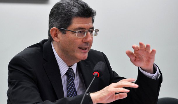 O ministro da Fazenda, Joaquim Levy, na Comissão de Finanças e Tributação da Câmara, participa de debate sobre a situação financeira dos estados, particularmente do Rio Grande do Sul (Valter Campanato/Agência Brasil)