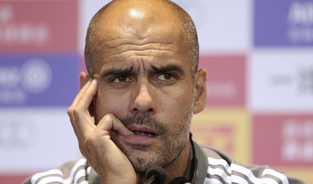 TÃ©cnico do Bayern de Munique, Pep Guardiola, participa de entrevista coletiva antes de amistoso contra o Milan, em Xangai. 19/07/2015 REUTERS/Aly Song