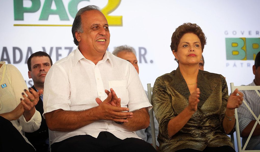 Duque de Caxias - RJ- Brasil- 09/04/2015- Governador Luiz Fernando Pezão e a presidente Dilma Rousseff na cerimônia de entrega de 500 Unidades Habitacionais do Residencial Volterra do Programa Minha Casa Minha Vida; Foto: Shana Reis/ GERJ