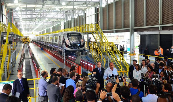 Solenidade de apresentação do 1º trem Linha 4 do metrô. Participam o governador, Luiz Fernando Pezão; o secretário de Transporte, Carlos Roberto Osorio; e o presidente do Metrô, Flávio Almada (Tânia Rêgo/Agência Brasil)