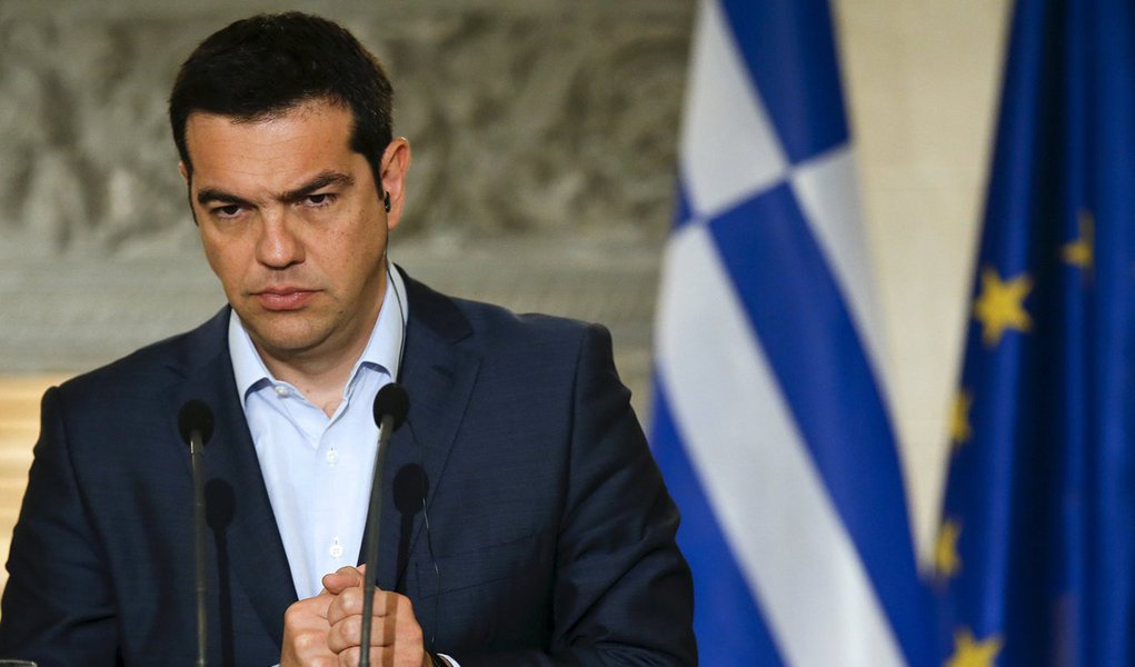Primeiro-ministro grego, Alexis Tsipras, concede entrevista coletiva em Atenas, na GrÃ©cia, nesta quarta-feira. 17/06/2015 REUTERS/Paul Hanna