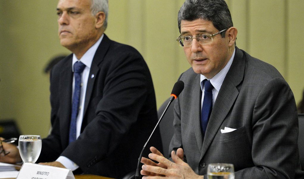 O diretor de Rela��es Globais da OCDE, Marcos Bonturi e o ministro da Fazenda, Joaquim Levy, participam do Semin�rio OCDE, Organiza��o para a Coopera��o e Desenvolvimento Econ�mico (Antonio Cruz/Ag�ncia Brasil)