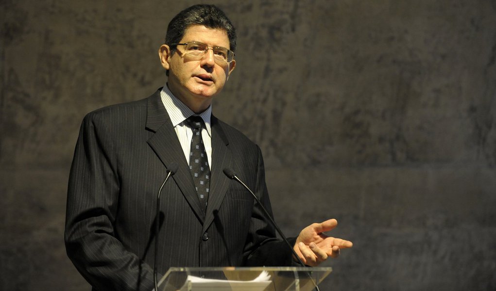 Rio de Janeiro - O ministro da Fazenda, Joaquim Levy participa da abertura e do semin�rio 20 Anos da Lei de Concess�o promovido pelo FGV (T�nia R�go/Ag�ncia Brasil)