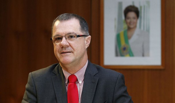 GABAS6     BSB  DF  NACIONAL  20/02/2015  ESPECIAL PARA EDICAO DE DOMINGO Entrevista com o ministro da Previdencia Social, Carlos Eduardo Gabas, na sala de reunioes do MPS, em Brasilia.  Foto: DIDA SAMPAIO/ESTADAO













