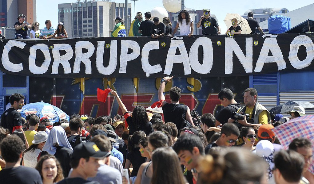 O Movimento Brasil Contra a Corrupção, grupo apartidário realiza Marcha Contra a Corrupção na Esplanada dos Ministerios