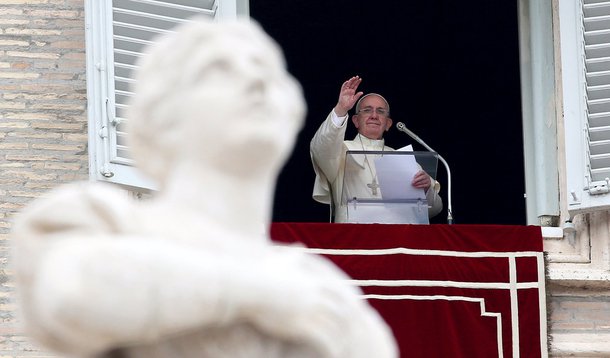 Papa Francisco durante celebração no Vaticano. 15/08/2015 REUTERS/Alessandro Bianchi